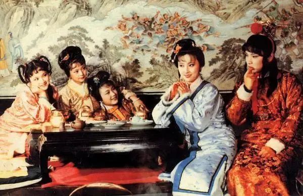 CHUỖI BÀI VIẾT VỀ CÁC LỄ NGHI CỔ TRUYỀN Ở TRUNG QUỐC [3]: MƯỢN TRÀ ĐỂ LUẬN VỀ "TÔN TI" TRONG HỒNG LÂU MỘNG
